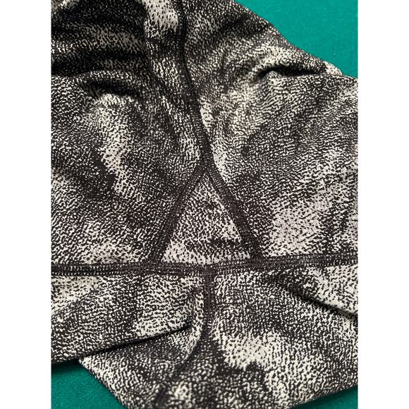 Vintage Lululemon Wunder Under Hi-Rise Tight Black White Size 4 - Picture 5 of 7